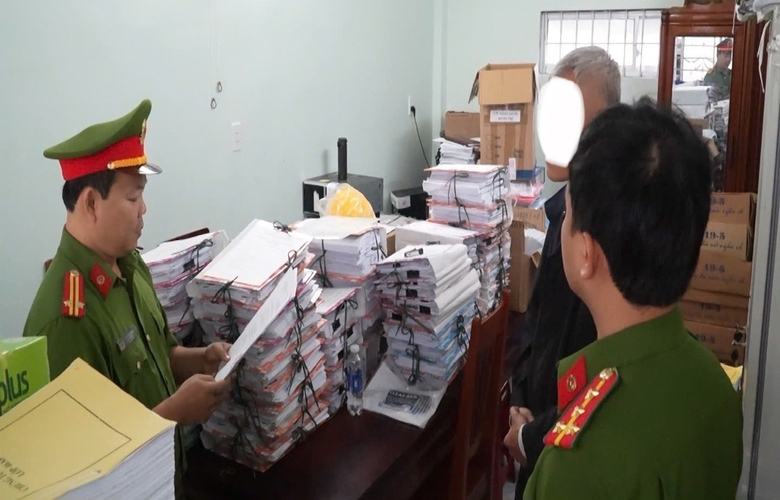 Mở rộng vụ &aacute;n đưa, nhận hối lộ tại Quảng Ng&atilde;i: Bắt th&ecirc;m l&atilde;nh đạo một doanh nghiệp- Ảnh 1.