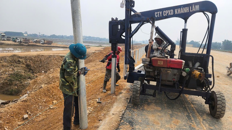 Thảm xong bê tông nhựa lớp 1 cao tốc Bãi Vọt - Hàm Nghi dịp tết Nguyên đán- Ảnh 3. Thảm xong bê tông nhựa lớp 1 cao tốc Bãi Vọt - Hàm Nghi dịp tết Nguyên đán- Ảnh 3.