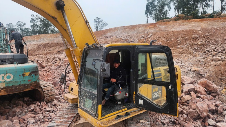 Thảm xong bê tông nhựa lớp 1 cao tốc Bãi Vọt - Hàm Nghi dịp tết Nguyên đán- Ảnh 5. Thảm xong bê tông nhựa lớp 1 cao tốc Bãi Vọt - Hàm Nghi dịp tết Nguyên đán- Ảnh 5.