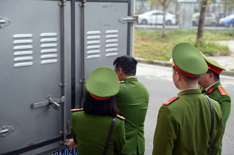 Hình ảnh bị cáo đến phiên xử 3 cựu phó giám đốc sở vụ chuyến bay giải cứu giai đoạn 2- Ảnh 5. Hình ảnh bị cáo đến phiên xử 3 cựu phó giám đốc sở vụ chuyến bay giải cứu giai đoạn 2- Ảnh 5.