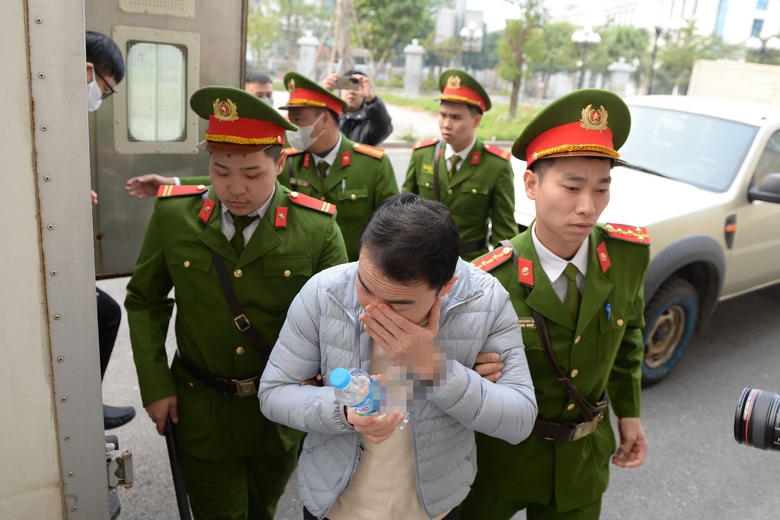 Hình ảnh bị cáo đến phiên xử 3 cựu phó giám đốc sở vụ chuyến bay giải cứu giai đoạn 2- Ảnh 6. Hình ảnh bị cáo đến phiên xử 3 cựu phó giám đốc sở vụ chuyến bay giải cứu giai đoạn 2- Ảnh 6.