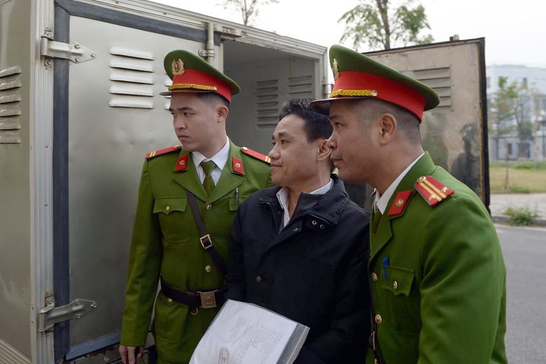 Hình ảnh bị cáo đến phiên xử 3 cựu phó giám đốc sở vụ chuyến bay giải cứu giai đoạn 2- Ảnh 3. Hình ảnh bị cáo đến phiên xử 3 cựu phó giám đốc sở vụ chuyến bay giải cứu giai đoạn 2- Ảnh 3.