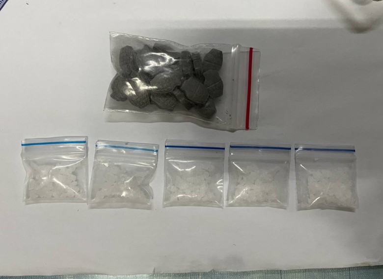 Truy bắt đối tượng chở ma túy tông ô tô vào tổ tuần tra CSGT Quảng Ngãi- Ảnh 4. Truy bắt đối tượng chở ma túy tông ô tô vào tổ tuần tra CSGT Quảng Ngãi- Ảnh 4.