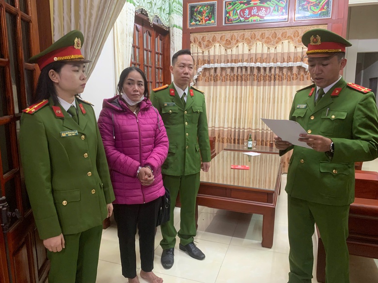 Bắt giữ người phụ nữ đưa th&ocirc;ng tin gian dối về thửa đất để lừa đảo- Ảnh 1.