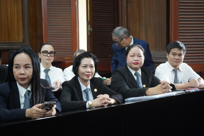 Xét xử bà trùm Oanh "Hà" điều hành đường dây 626kg ma túy- Ảnh 4. Xét xử bà trùm Oanh "Hà" điều hành đường dây 626kg ma túy- Ảnh 4.