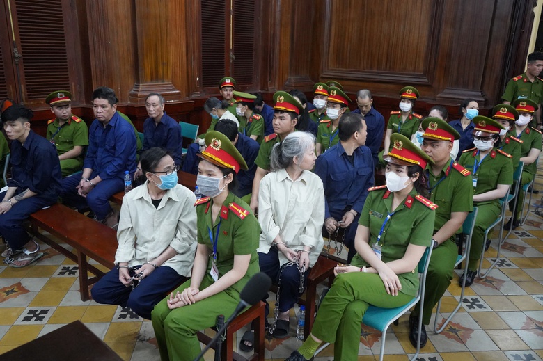 Xét xử bà trùm Oanh "Hà" điều hành đường dây 626kg ma túy- Ảnh 5. Xét xử bà trùm Oanh "Hà" điều hành đường dây 626kg ma túy- Ảnh 5.