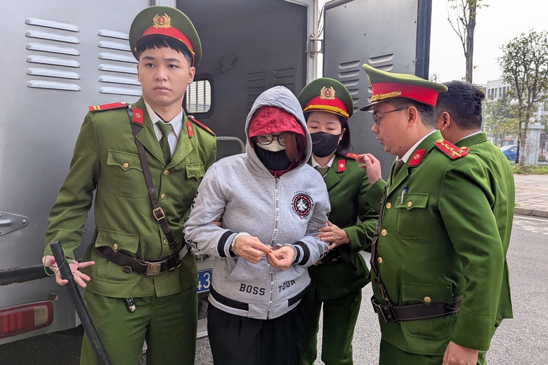 Hình ảnh bị cáo đến phiên xử 3 cựu phó giám đốc sở vụ chuyến bay giải cứu giai đoạn 2- Ảnh 4. Hình ảnh bị cáo đến phiên xử 3 cựu phó giám đốc sở vụ chuyến bay giải cứu giai đoạn 2- Ảnh 4.