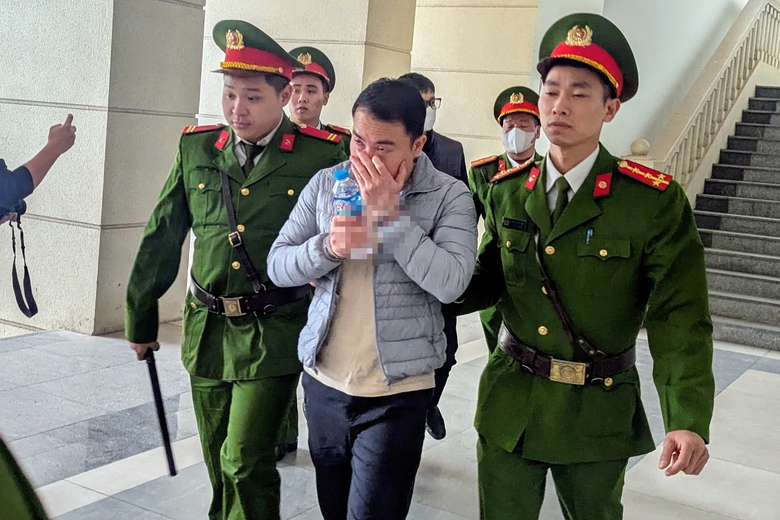 Hình ảnh bị cáo đến phiên xử 3 cựu phó giám đốc sở vụ chuyến bay giải cứu giai đoạn 2- Ảnh 7. Hình ảnh bị cáo đến phiên xử 3 cựu phó giám đốc sở vụ chuyến bay giải cứu giai đoạn 2- Ảnh 7.