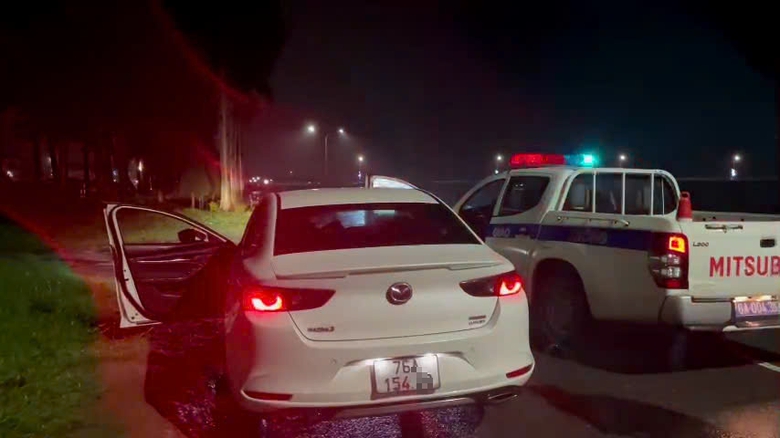 Truy bắt đối tượng chở ma túy tông ô tô vào tổ tuần tra CSGT Quảng Ngãi- Ảnh 2. Truy bắt đối tượng chở ma túy tông ô tô vào tổ tuần tra CSGT Quảng Ngãi- Ảnh 2.