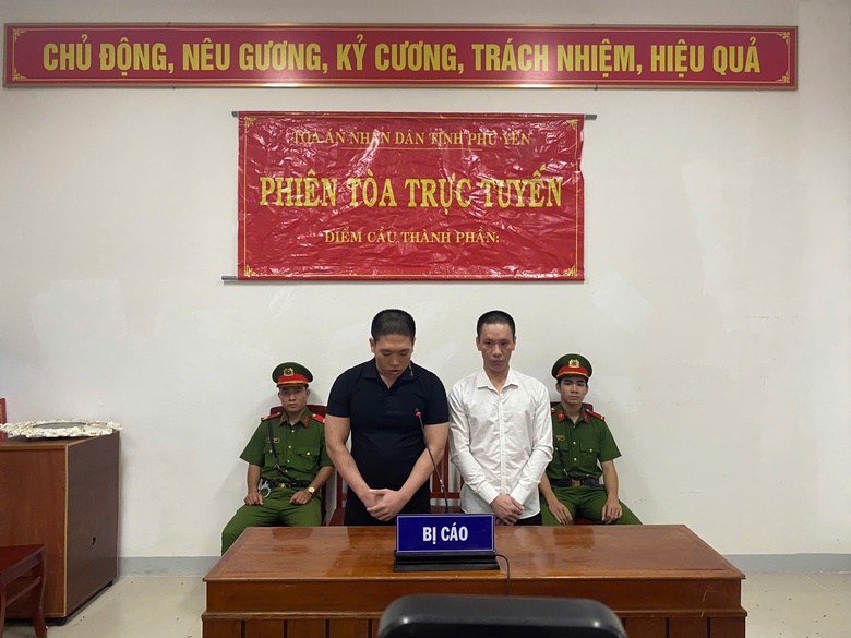 Anh trai gọi em đến ch&eacute;m người rồi c&ugrave;ng đi t&ugrave;- Ảnh 1.