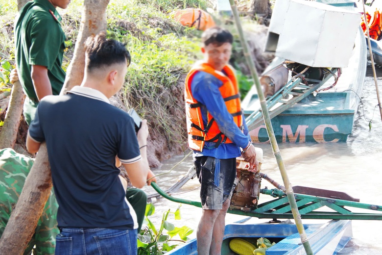 An Giang: Bắt giữ hơn 12kg vàng lậu vận chuyển qua biên giới- Ảnh 1. An Giang: Bắt giữ hơn 12kg vàng lậu vận chuyển qua biên giới- Ảnh 1.