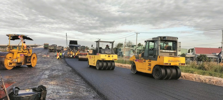 Thảm bê tông nhựa đoạn đường nối cao tốc Bến Lức và Trung Lương- Ảnh 2. Thảm bê tông nhựa đoạn đường nối cao tốc Bến Lức và Trung Lương- Ảnh 2.