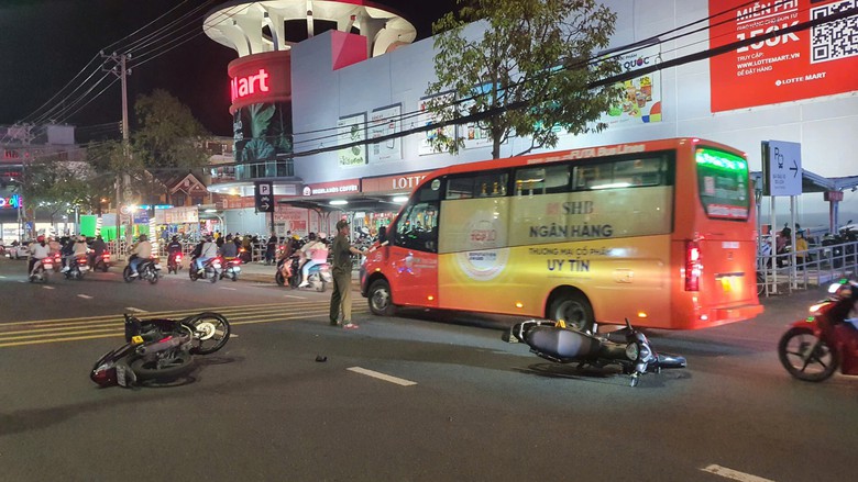 Va chạm xe m&aacute;y đi c&ugrave;ng chiều, nam thanh ni&ecirc;n tử vong- Ảnh 1.