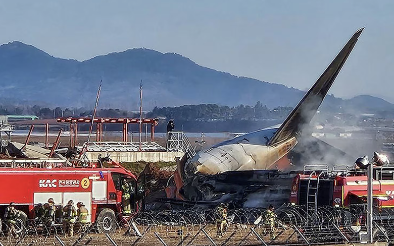 Vụ tai nạn m&aacute;y bay H&agrave;n Quốc: Tin nhắn cuối c&ugrave;ng của h&agrave;nh kh&aacute;ch h&eacute; lộ nguy&ecirc;n nh&acirc;n thảm kịch