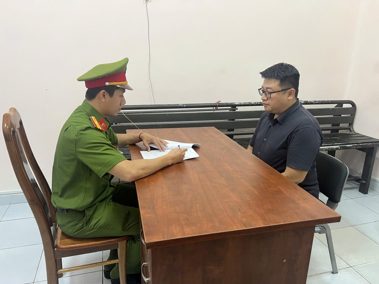 Bắt 2 đối tượng lừa "chạy án" cho người Campuchia- Ảnh 1. Bắt 2 đối tượng lừa "chạy án" cho người Campuchia- Ảnh 1.