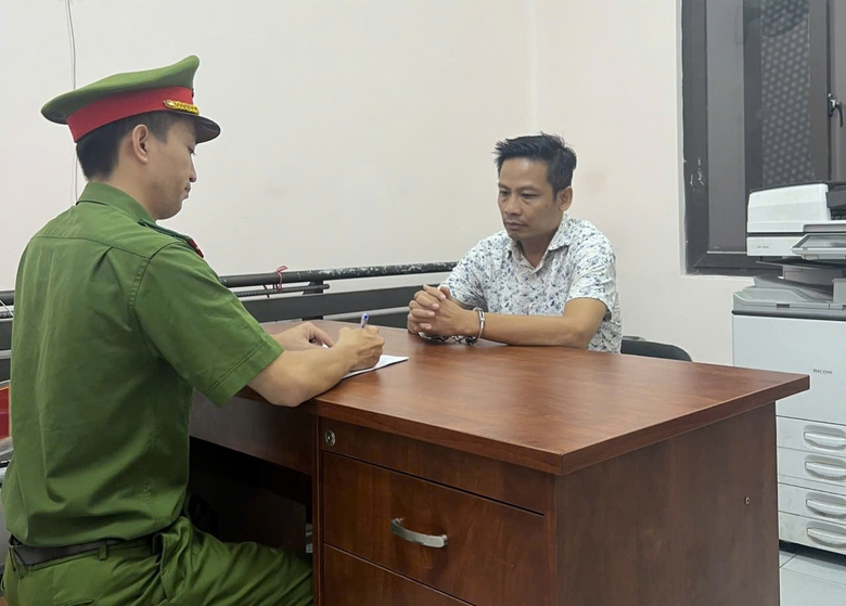 Bắt 2 đối tượng lừa "chạy án" cho người Campuchia- Ảnh 2. Bắt 2 đối tượng lừa "chạy án" cho người Campuchia- Ảnh 2.