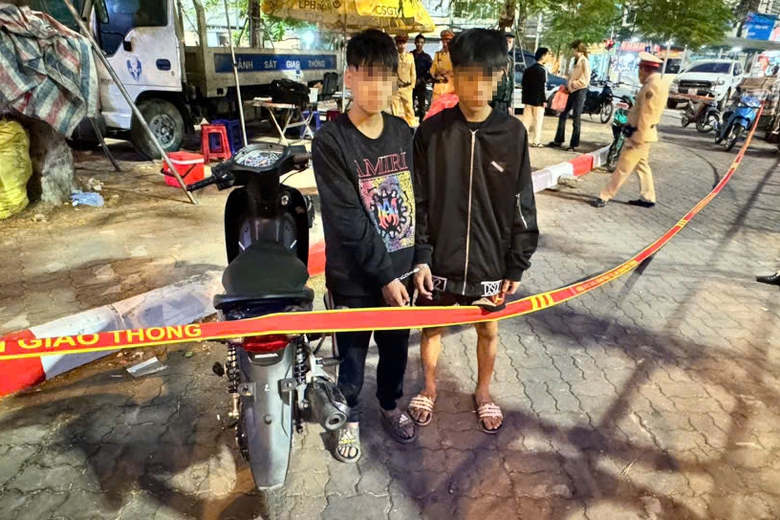 Hai thiếu ni&ecirc;n 14 tuổi trộm xe m&aacute;y bị bắt v&igrave; vi phạm giao th&ocirc;ng- Ảnh 1.