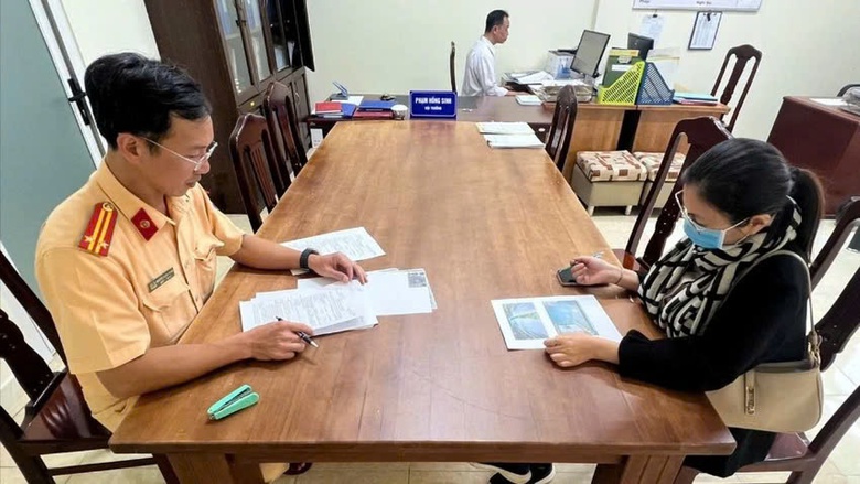 Người phụ nữ l&aacute;i &ocirc; t&ocirc; ngược chiều tr&ecirc;n cao tốc Li&ecirc;n Khương - Prenn- Ảnh 1.