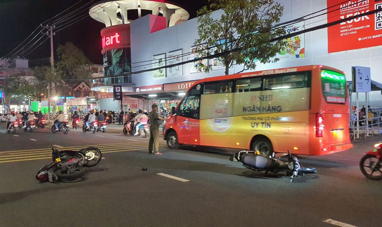 Hiện trường vụ tai nạn khiến nam thanh niên thiệt mạng. Hiện trường vụ tai nạn khiến nam thanh niên thiệt mạng.