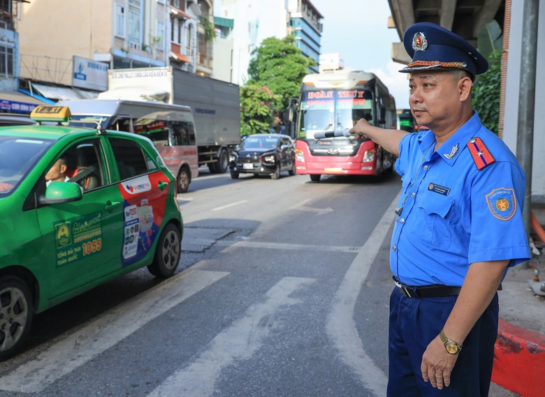Hà Nội bố trí 144 chốt trực chống ùn tắc dịp Tết- Ảnh 2. Hà Nội bố trí 144 chốt trực chống ùn tắc dịp Tết- Ảnh 2.