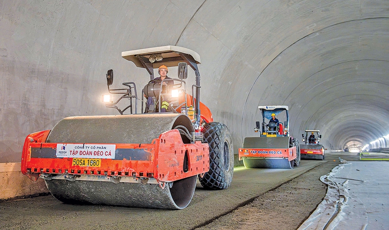 Dồn sức đưa cao tốc Quảng Ngãi - Hoài Nhơn về đích sớm- Ảnh 1. Dồn sức đưa cao tốc Quảng Ngãi - Hoài Nhơn về đích sớm- Ảnh 1.