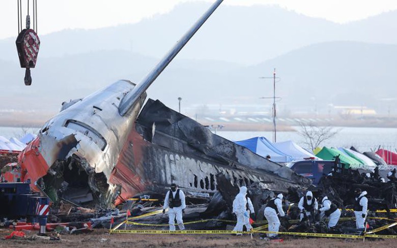 Hồi chu&ocirc;ng cảnh b&aacute;o từ vụ tai nạn m&aacute;y bay thảm khốc của Jeju Air