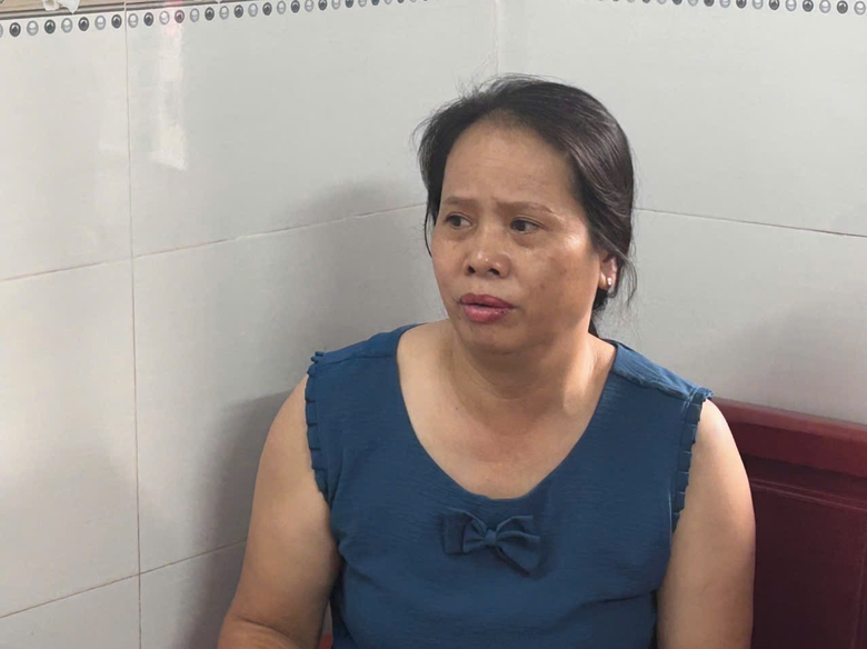 Nữ nh&acirc;n vi&ecirc;n g&aacute;c t&agrave;u bị h&agrave;nh hung: Đối tượng nồng nặc m&ugrave;i rượu- Ảnh 1.