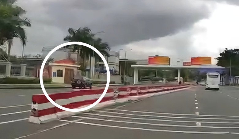 Lập bi&ecirc;n bản t&agrave;i xế xe biển xanh đi ngược chiều ở đường dẫn s&acirc;n bay Đ&agrave; Nẵng- Ảnh 1.