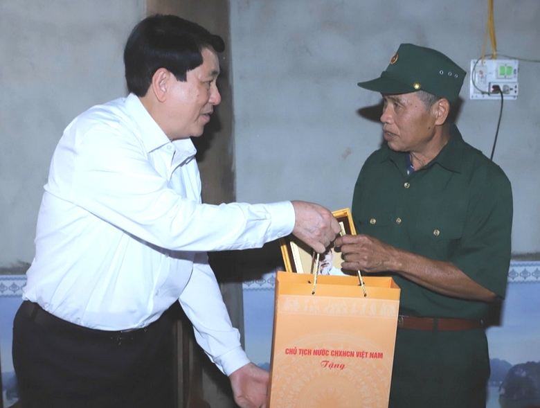 Chủ tịch nước Lương Cường tiếp x&uacute;c cử tri tại Thanh H&oacute;a- Ảnh 4.