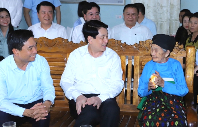 Chủ tịch nước Lương Cường tiếp x&uacute;c cử tri tại Thanh H&oacute;a- Ảnh 3.