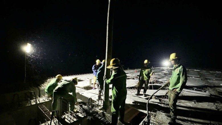 Cao tốc Ch&acirc;u Đốc - Cần Thơ - S&oacute;c Trăng: Tăng gấp đ&ocirc;i nh&acirc;n lực, đẩy nhanh tiến độ thi c&ocirc;ng- Ảnh 3.