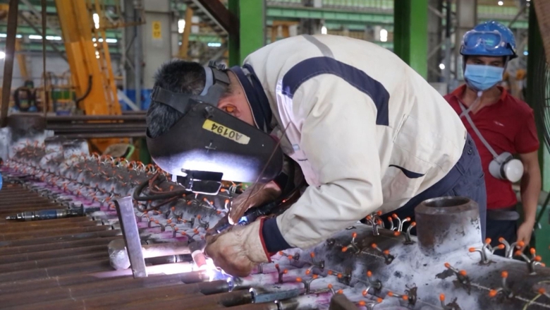 Vượt kh&oacute; khăn v&agrave; th&aacute;ch thức, Quảng Ng&atilde;i giữ vững tốc độ tăng trưởng- Ảnh 2.