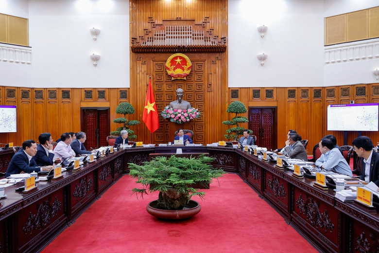 Thủ tướng: Ho&agrave;n thiện quy hoạch đường sắt đ&ocirc; thị với tầm nh&igrave;n xa, hiện đại- Ảnh 1.