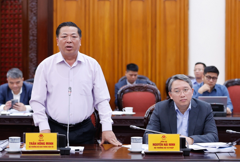 Thủ tướng: Ho&agrave;n thiện quy hoạch đường sắt đ&ocirc; thị với tầm nh&igrave;n xa, hiện đại- Ảnh 2.