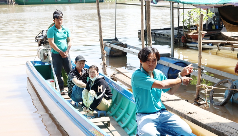 Triệt ph&aacute; đường d&acirc;y đưa người sang Campuchia đ&aacute;nh bạc- Ảnh 1.