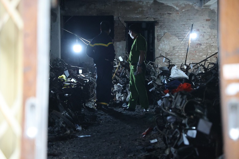 Truy tố 6 cựu c&aacute;n bộ vụ ch&aacute;y chung cư mini ở Thanh Xu&acirc;n l&agrave;m 56 người chết- Ảnh 1.