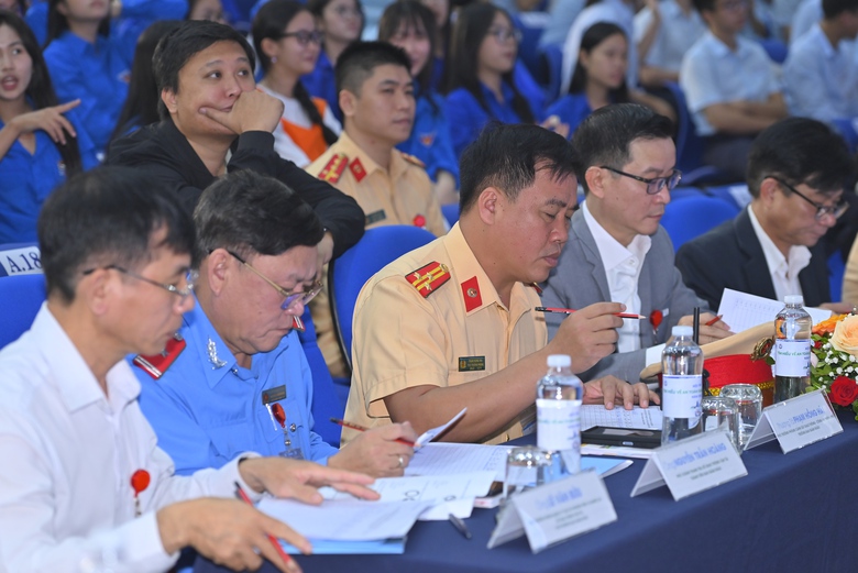 Hội thi "T&igrave;m hiểu về ATGT đường bộ" 2024 lan tỏa th&ocirc;ng điệp văn h&oacute;a giao th&ocirc;ng- Ảnh 2.