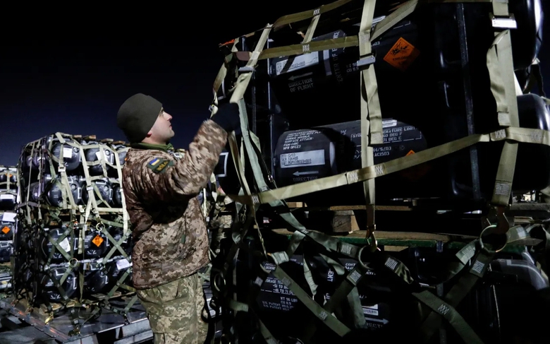Mỹ c&ocirc;ng bố g&oacute;i viện trợ qu&acirc;n sự trị gi&aacute; 988 triệu USD cho Ukraine