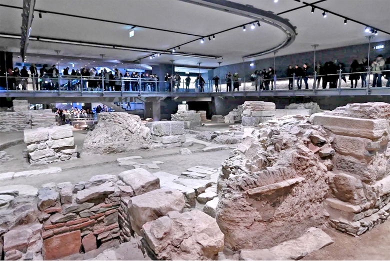 H&eacute; mở b&iacute; mật cổ đại dưới tuyến đường sắt Metro thế kỷ của Hy Lạp- Ảnh 2.