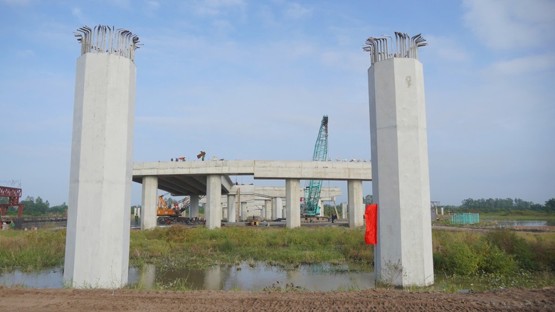 Lắp dầm cầu đầu ti&ecirc;n tr&ecirc;n cao tốc hơn 9.600 tỷ qua Hậu Giang- Ảnh 6.