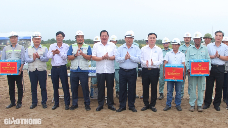 Bộ trưởng Trần Hồng Minh: Hoàn thành cao tốc Cần Thơ - Cà Mau trong năm 2025- Ảnh 2. Bộ trưởng Trần Hồng Minh: Hoàn thành cao tốc Cần Thơ - Cà Mau trong năm 2025- Ảnh 2.