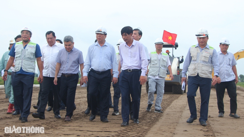 Bộ trưởng Trần Hồng Minh: Hoàn thành cao tốc Cần Thơ - Cà Mau trong năm 2025- Ảnh 1. Bộ trưởng Trần Hồng Minh: Hoàn thành cao tốc Cần Thơ - Cà Mau trong năm 2025- Ảnh 1.