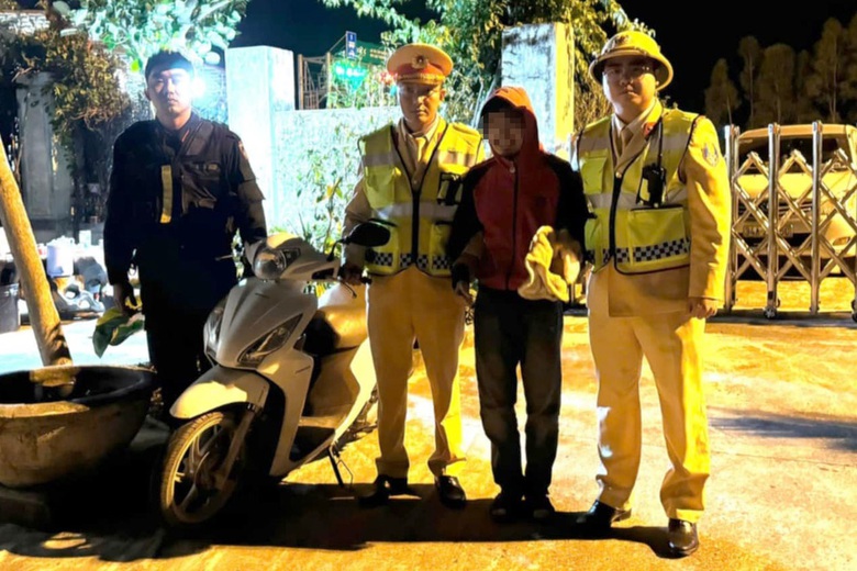 Chặn thanh niên đi xe máy trên cao tốc, CSGT bất ngờ phá vụ án trộm cắp- Ảnh 1. Chặn thanh niên đi xe máy trên cao tốc, CSGT bất ngờ phá vụ án trộm cắp- Ảnh 1.