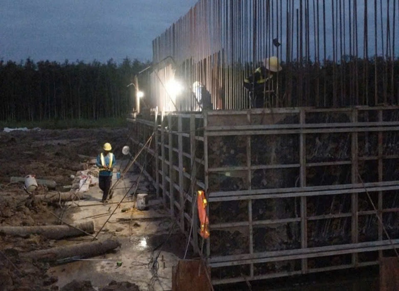 Lắp dầm cầu đầu ti&ecirc;n tr&ecirc;n cao tốc hơn 9.600 tỷ qua Hậu Giang- Ảnh 7.