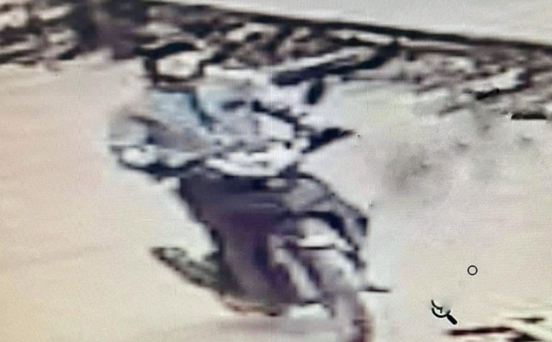 Truy bắt nghi phạm cầm dao cướp ng&acirc;n h&agrave;ng ở Nghệ An- Ảnh 1.