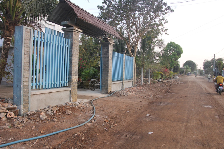 Người d&acirc;n đồng l&ograve;ng hiến đất l&agrave;m đường ở x&atilde; n&ocirc;ng th&ocirc;n mới đầu ti&ecirc;n ở B&igrave;nh Thuận- Ảnh 5.