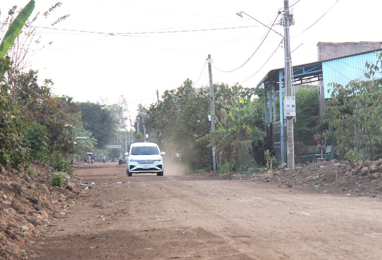 Người d&acirc;n đồng l&ograve;ng hiến đất l&agrave;m đường ở x&atilde; n&ocirc;ng th&ocirc;n mới đầu ti&ecirc;n ở B&igrave;nh Thuận- Ảnh 4.