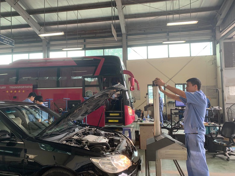 Trung tâm đăng kiểm thông thoáng bất ngờ ngày đầu làm việc sau nghỉ Tết- Ảnh 1. Trung tâm đăng kiểm thông thoáng bất ngờ ngày đầu làm việc sau nghỉ Tết- Ảnh 1.