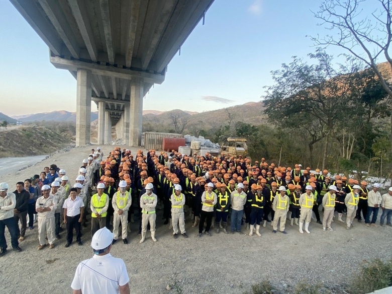 Rộn r&agrave;ng tiếng m&aacute;y ra qu&acirc;n đầu năm tr&ecirc;n đại c&ocirc;ng trường cao tốc Bắc - Nam- Ảnh 3.