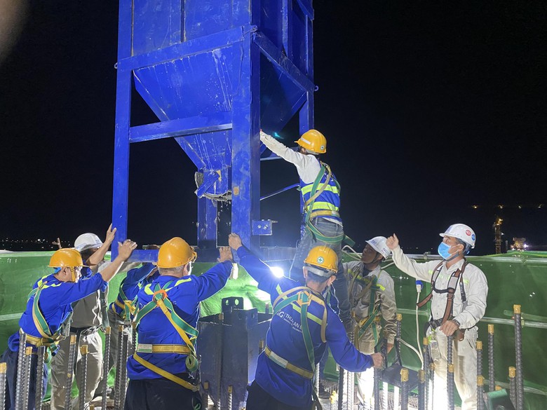 Tăng tốc thi c&ocirc;ng Cầu Rạch Miễu 2 sau Tết- Ảnh 4.